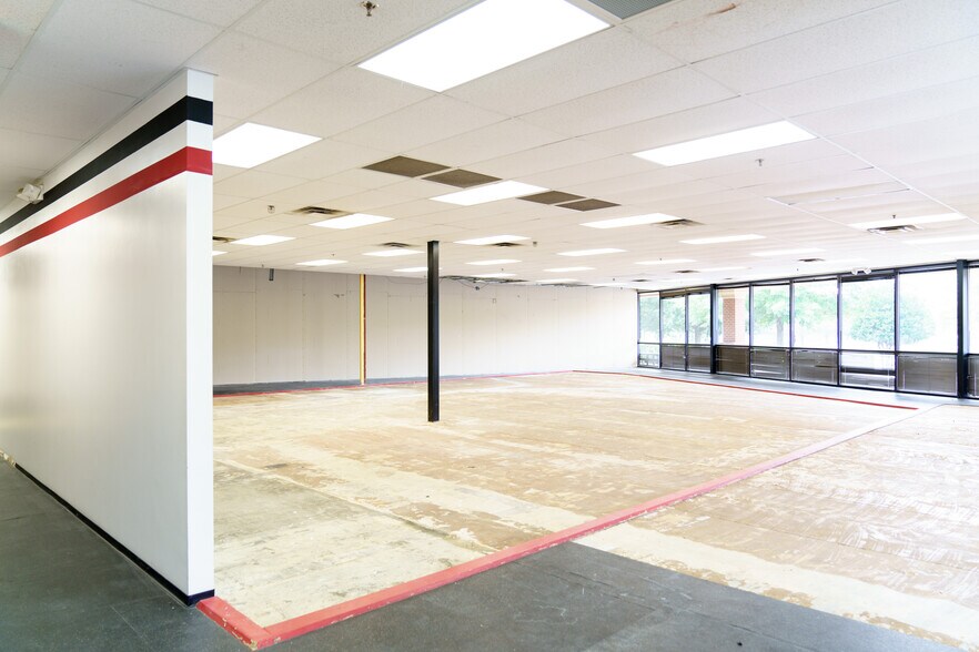 More Photos Of 204 Ward Cir, Brentwood Storefront Retail Office For Lease