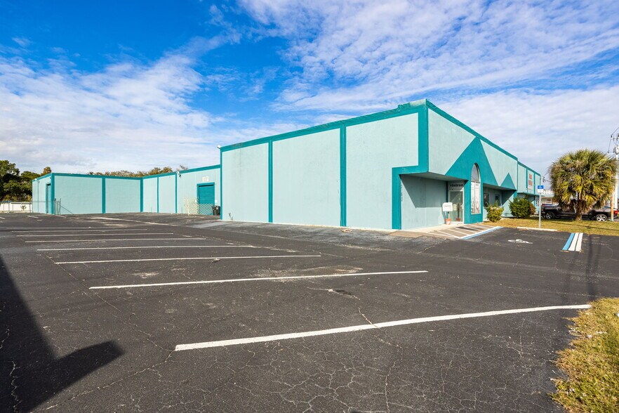 More Photos Of 2546-2578 Fowler St, Fort Myers Warehouse For Lease