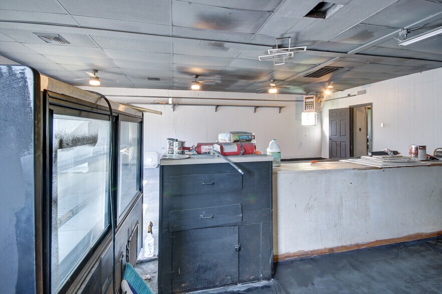 More Photos Of 1916 Cedar Dr, La Marque Restaurant For Lease