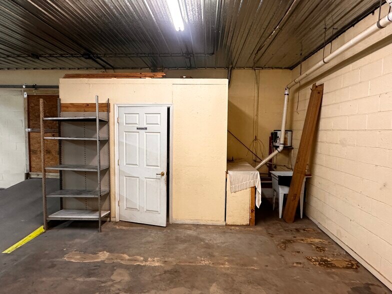 More Photos Of 522A S Main St, Broadway Flex For Sale