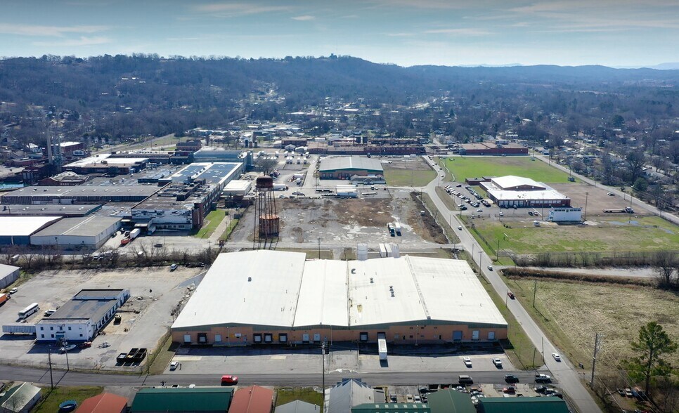 More Photos Of 418-420 W Lake Ave, Rossville Manufacturing For Lease