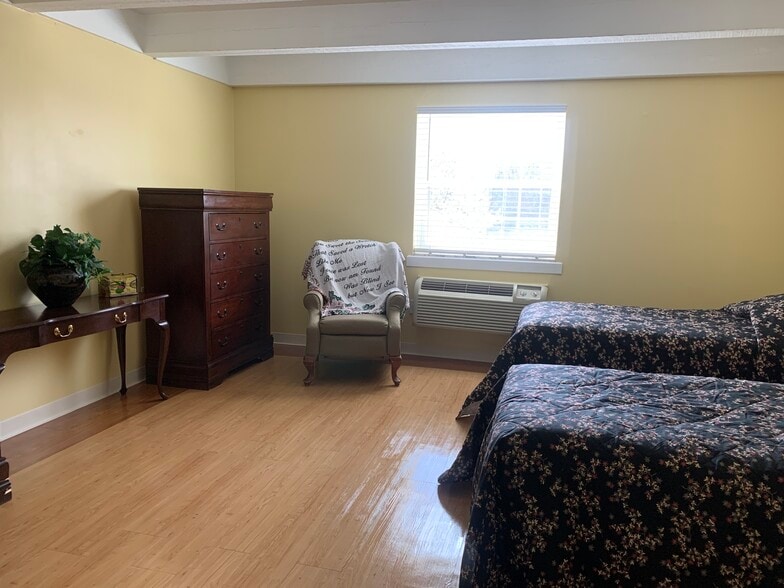 More Photos Of 4220 Saw Mill Run Blvd, Pittsburgh Assisted Living For Sale