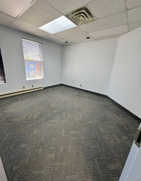 More Photos Of 1085 Ch Du Côteau-Rouge, Longueuil Office For Lease