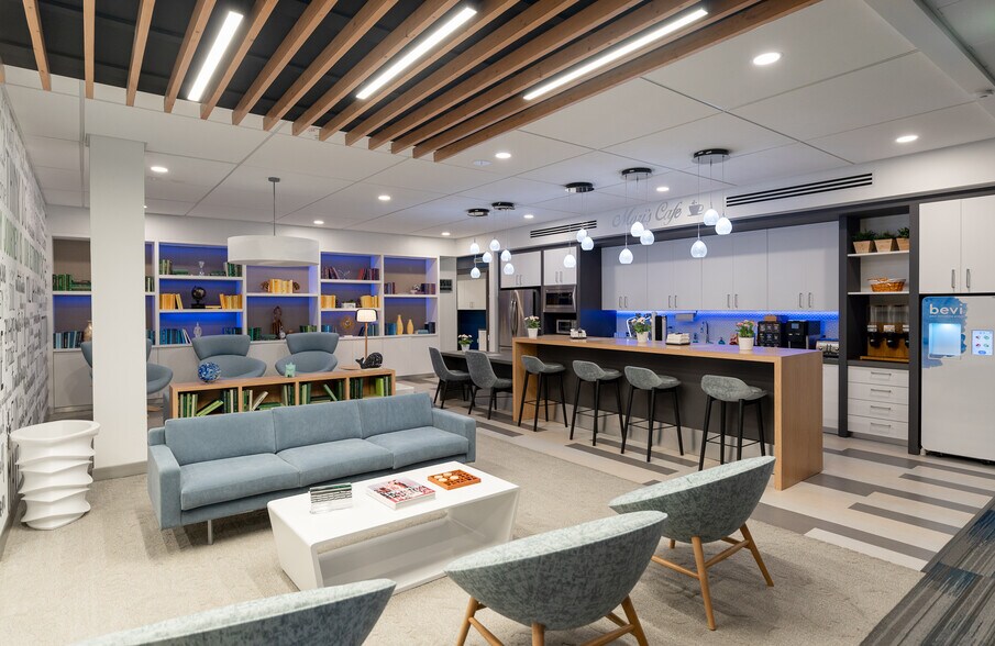 More Photos Of 2002 Ultimate Way, Weston Office For Lease