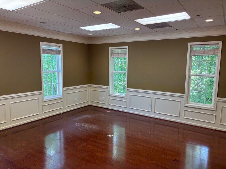 More Photos Of 10 Plantation Park Dr, Bluffton Office For Sale