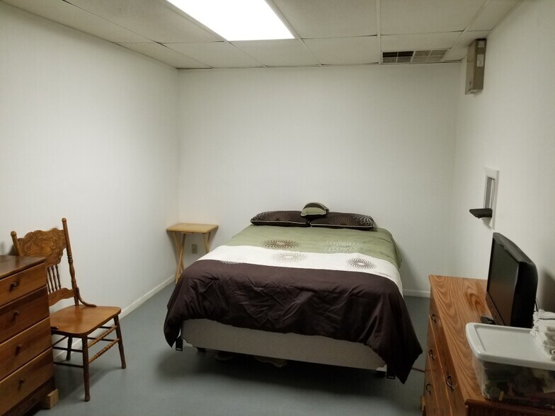 More Photos Of 410 W Canino Rd, Houston Manufacturing For Sale