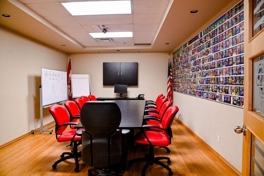 More Photos Of 1855 Rue Saint-Régis, Dollard-des-Ormeaux Office For Lease