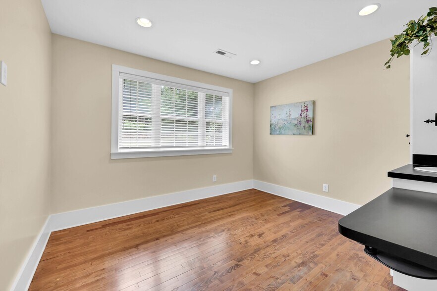 More Photos Of 451 Rossview Rd, Clarksville Office For Sale