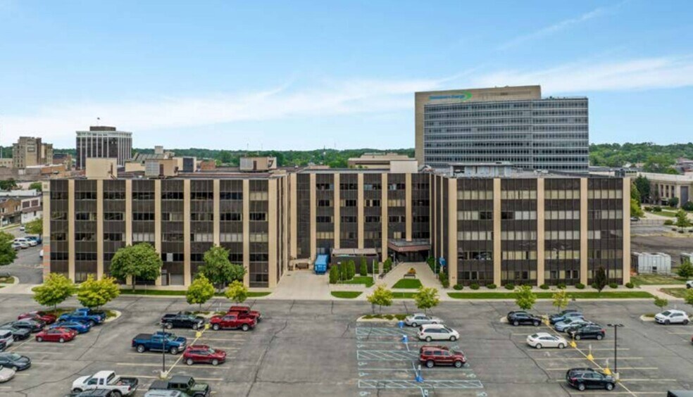 More Photos Of 209 E Washington Ave, Jackson Office For Lease