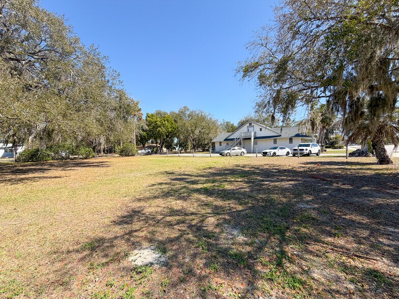 More Photos Of 823 NE 5th St, Crystal River Office For Sale