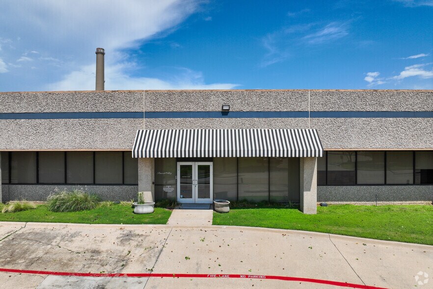 More Photos Of 2050 Postal Way, Dallas Distribution For Lease
