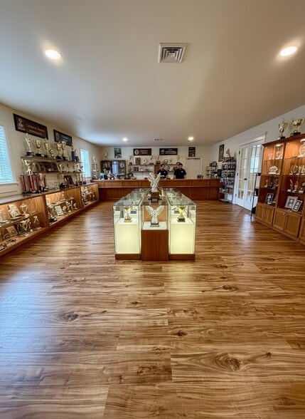 More Photos Of 955 W Main St, Mount Joy Storefront Retail Office For Lease