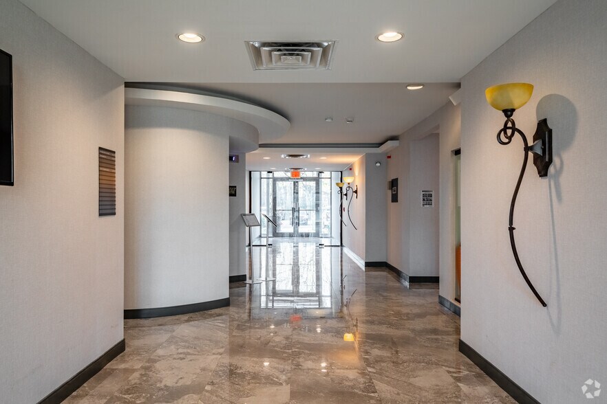 More Photos Of 6584 Poplar Ave, Memphis Medical For Lease