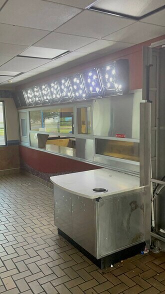 More Photos Of 17431 Dix Rd, Melvindale Fast Food For Lease
