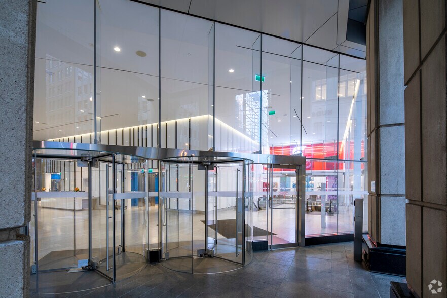 More Photos Of 390 Bay St, Toronto Office For Lease