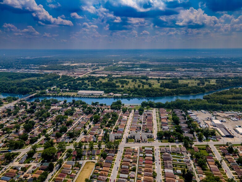 More Photos Of 1025-1049 W Vermont St, Calumet Park Apartments For Sale