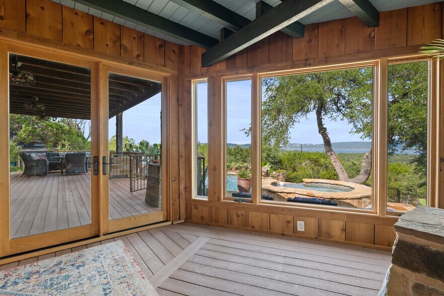 More Photos Of 3911 Lago Vista Dr, Austin Apartments For Sale