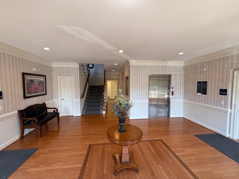 More Photos Of 3453 Pelham Rd, Greenville Office For Lease