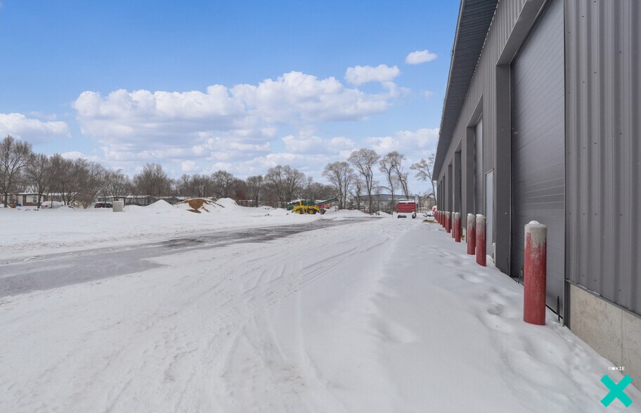 More Photos Of 923 Barnum SW st, Wyoming Flex For Lease