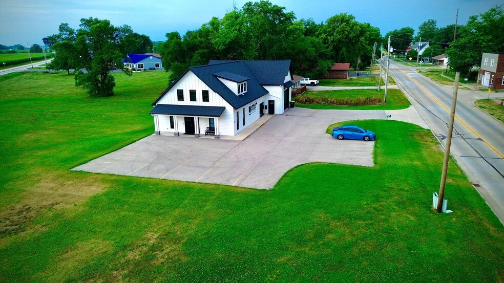Primary Photo Of 165 W South St, Oreana Flex For Sale