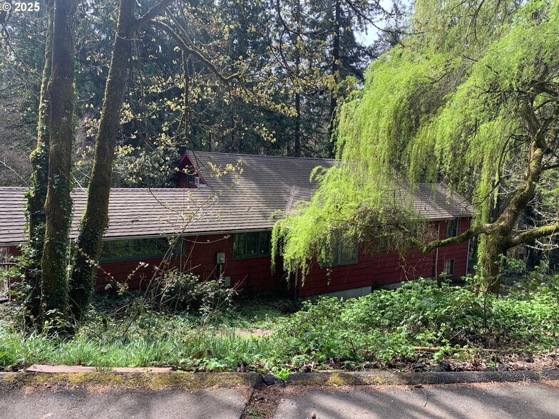 More Photos Of 8720 SW Katherine Ln, Portland Specialty For Sale
