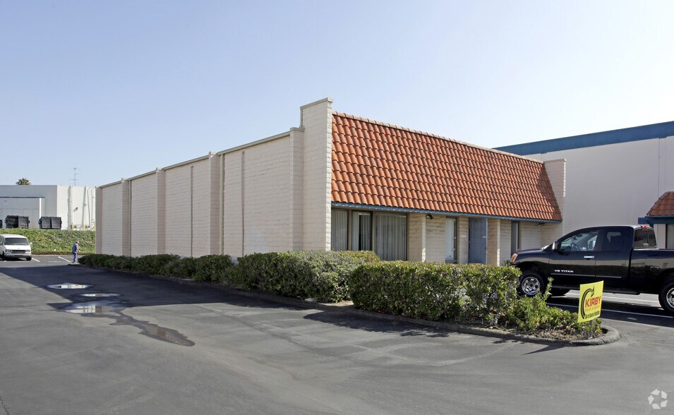 More Photos Of 4945 Mercury St, San Diego Warehouse For Lease
