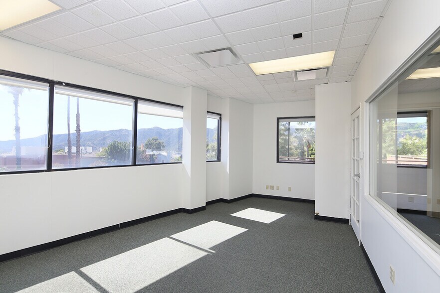 More Photos Of 4515 Ocean View Blvd, La Cañada Flintridge Medical For Lease