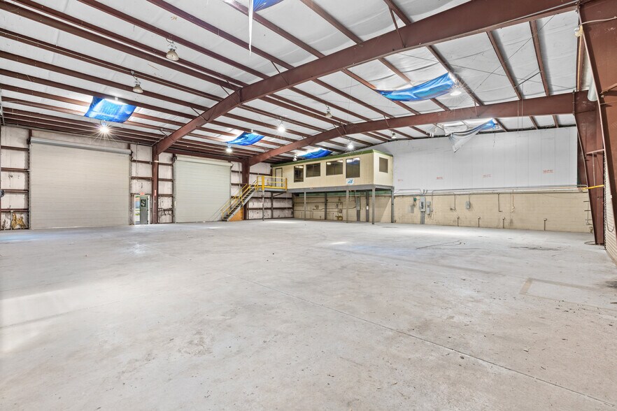 More Photos Of 1060 Cox Rd, Cocoa Warehouse For Lease