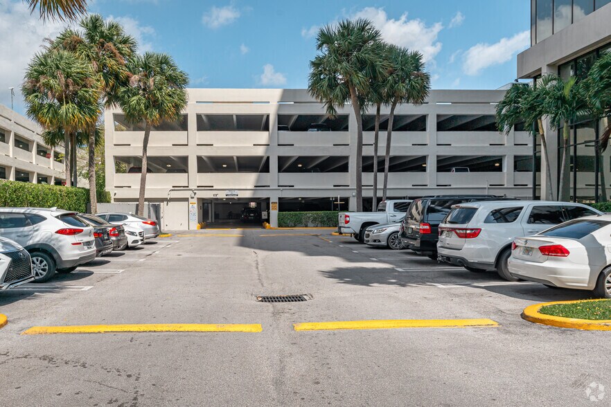 More Photos Of 1645 Palm Beach Lakes Blvd, West Palm Beach Coworking Space