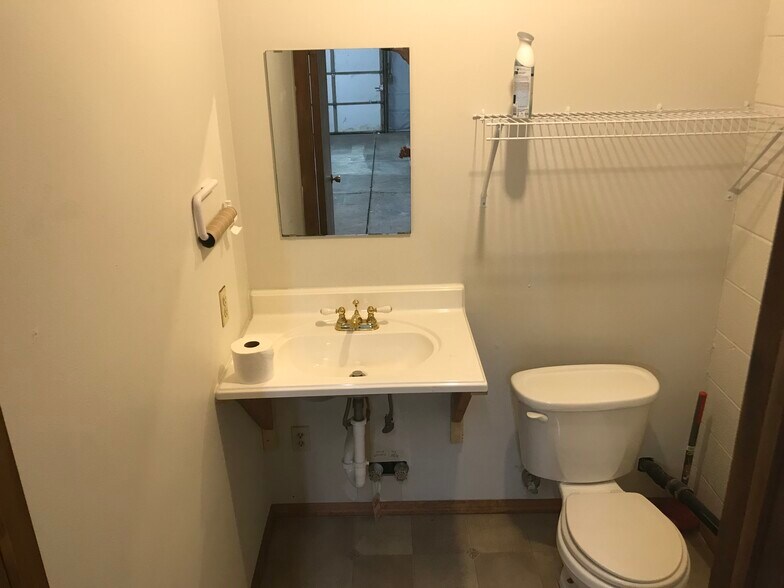 More Photos Of 201 S 15th St, Grand Junction Flex For Lease