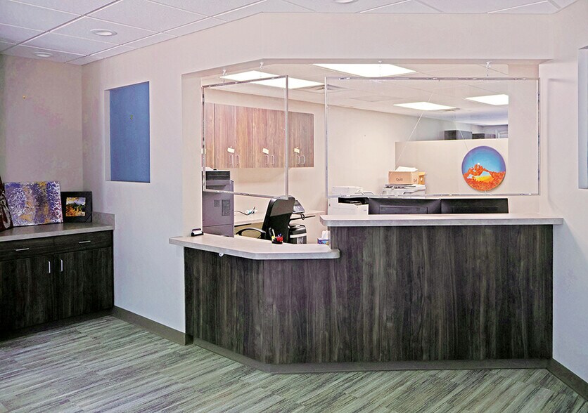 More Photos Of 1350 E Lake Lansing Rd, East Lansing Medical For Lease