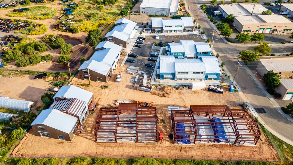 More Photos Of 1189 Parkway Dr, Santa Fe Showroom For Sale