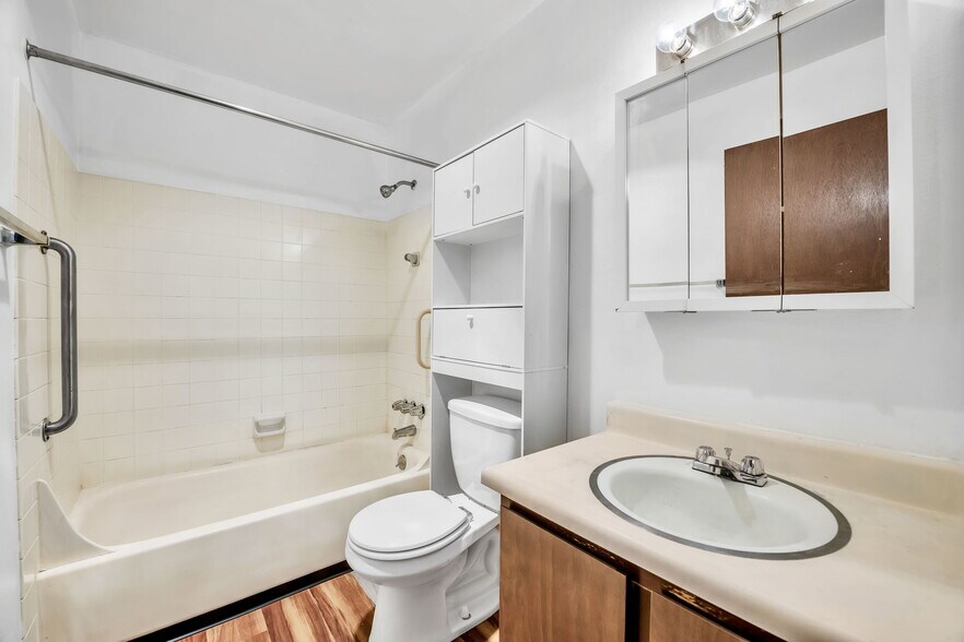 More Photos Of 226 W Broadway St, Goldendale Apartments For Sale