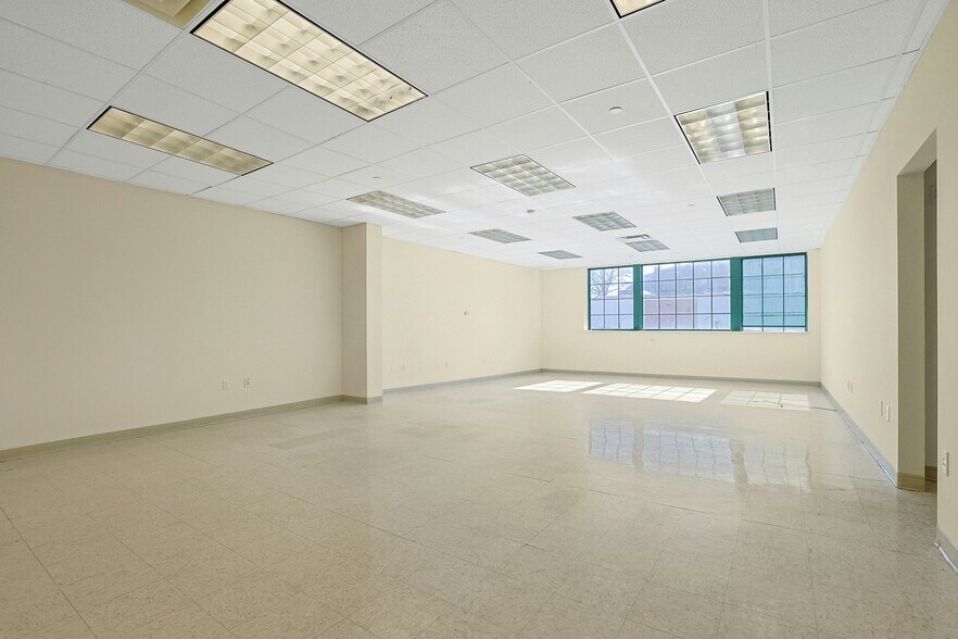 More Photos Of 31 W Broad St, Haverstraw Office For Lease