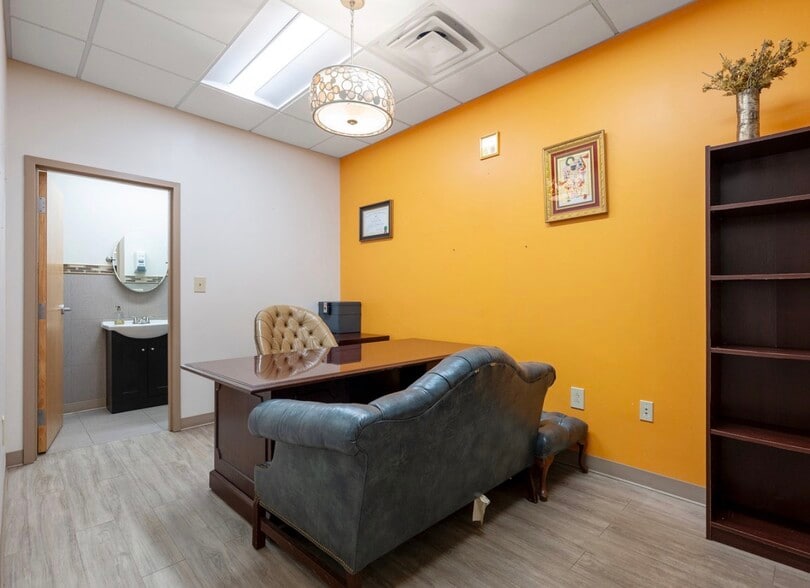 More Photos Of 129 7th Ave, Charleston Office For Sale