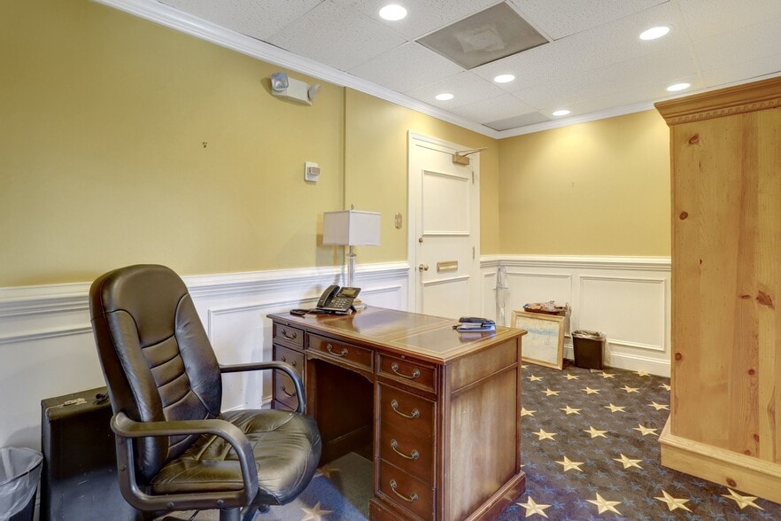 More Photos Of 313 Park Ave, Falls Church Medical For Sale