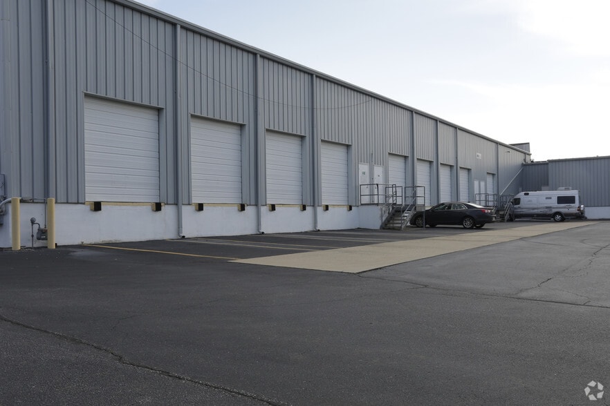 More Photos Of 1097 Highway 101 S, Greer Flex For Lease