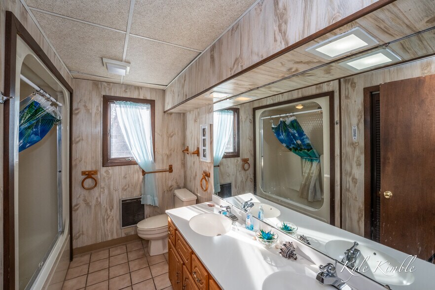 More Photos Of 104 W Houghton Lake Dr, Prudenville Hotel For Sale