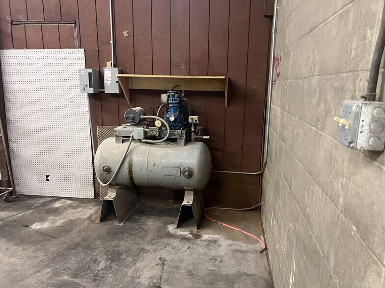 More Photos Of 159 Temple St, Nashua Warehouse For Lease