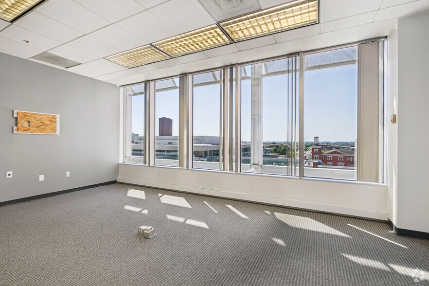 More Photos Of 300 W Pratt St, Baltimore Office For Lease