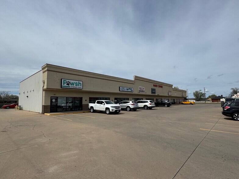 More Photos Of 5255 N Maize Rd, Maize General Retail For Sale