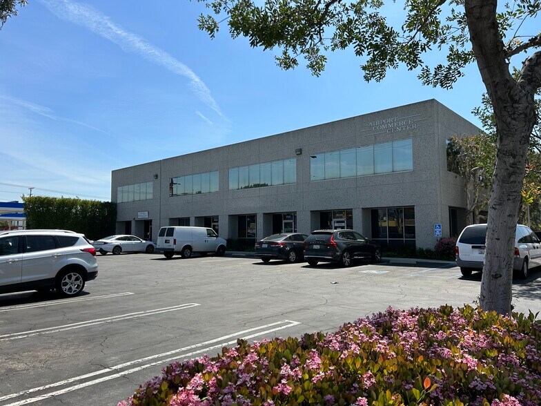 More Photos Of 16126-16136 Sherman Way, Van Nuys Unknown For Lease