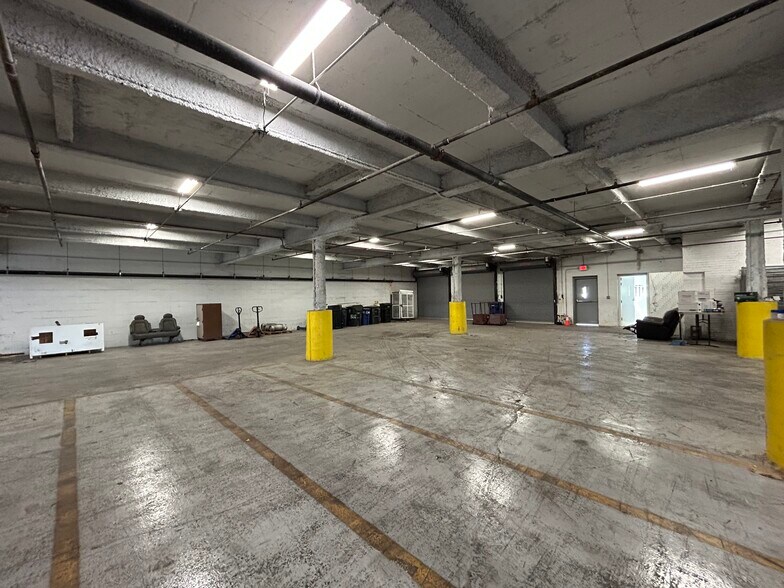 More Photos Of 625 N Sacramento Blvd, Chicago Warehouse For Lease
