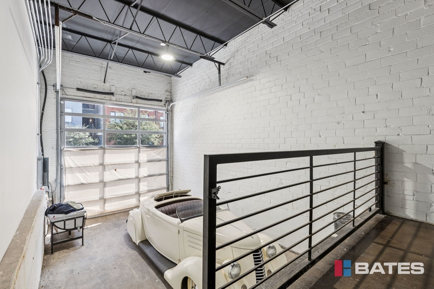 More Photos Of 1839 E Levee St, Dallas Light Distribution For Sale