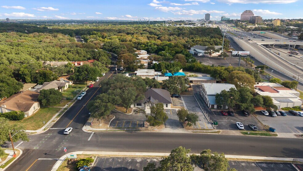 More Photos Of 9518 Tioga Dr, San Antonio Office For Sale