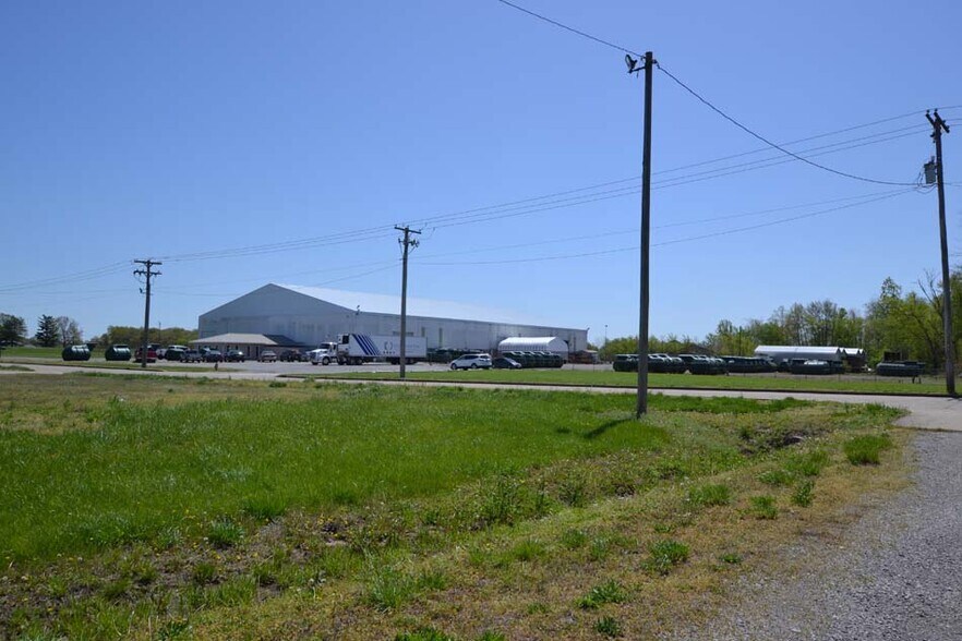 More Photos Of 450 E Illinois Ave, Benton Industrial For Sale