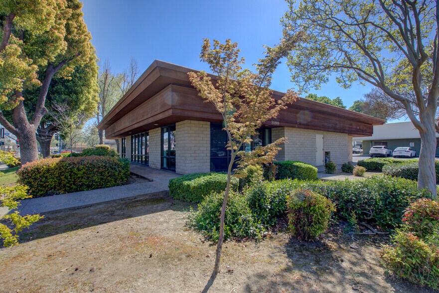 More Photos Of 3199 M St, Merced Office For Lease
