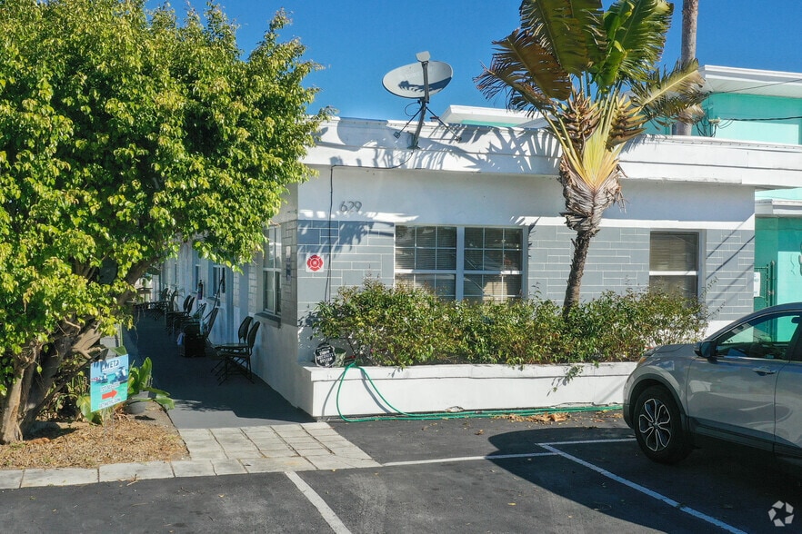 More Photos Of 629 Bay Esplanade, Clearwater Beach Specialty For Sale