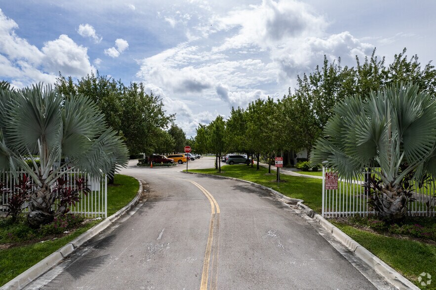 More Photos Of 20690 NW 27th Ave, Miami Gardens Multifamily For Sale