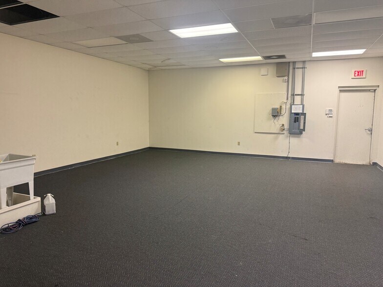 More Photos Of 706 Airline Blvd, Portsmouth Freestanding For Lease